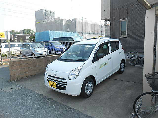 マ・メゾン大倉山の駐車場