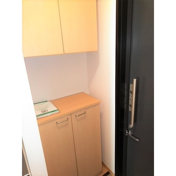 マ・メゾン大倉山の玄関