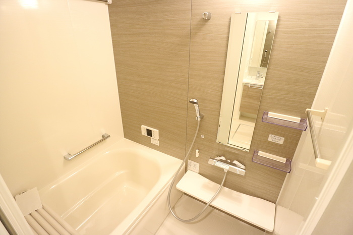 LAUREUS KUGAの浴室