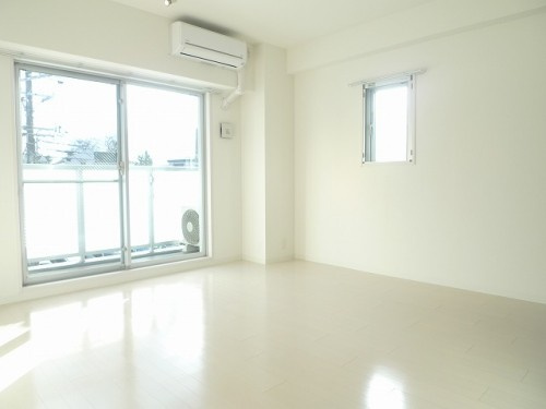 リードレジデンス関大前の居間・リビング