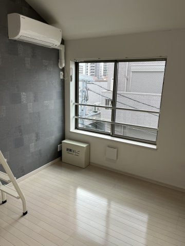 中野区大和町１丁目のアパートの居間・リビング