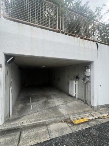 下畑町貸家の駐車場