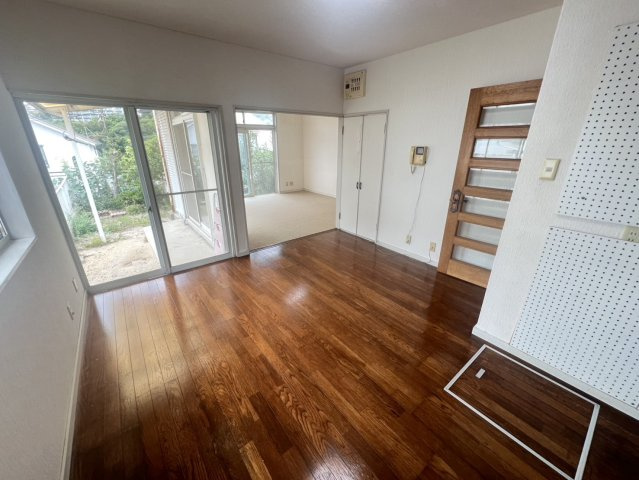 下畑町貸家の居間・リビング