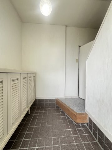 下畑町貸家の玄関