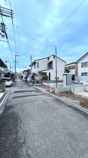 【前面道路含む現地写真】