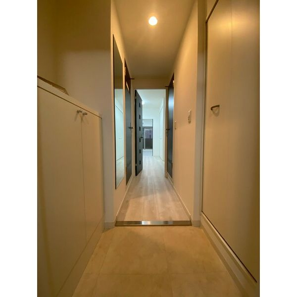 フロンティアタワー九条Ⅲの玄関