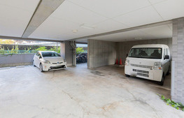 アスリート本町リバーウエストの駐車場