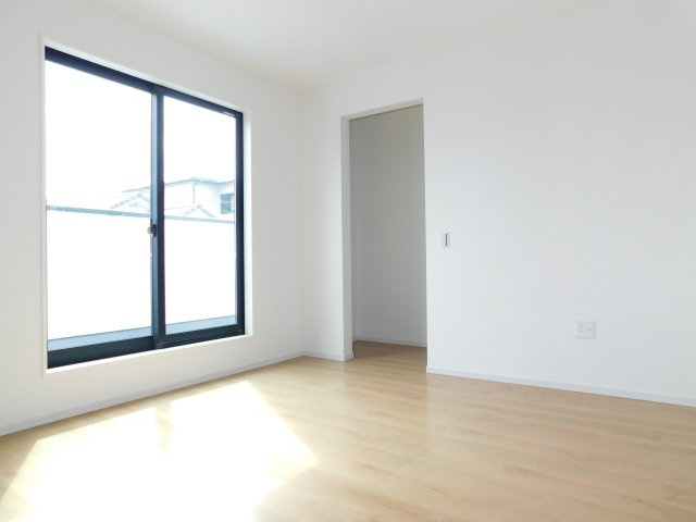 名古屋市瑞穂区中根町４丁目の新築一戸建の洋室|◇２階洋室◇　　南向きで明るい洋室７．２帖　ＷＩＣ完備！　バルコニー利用可♪