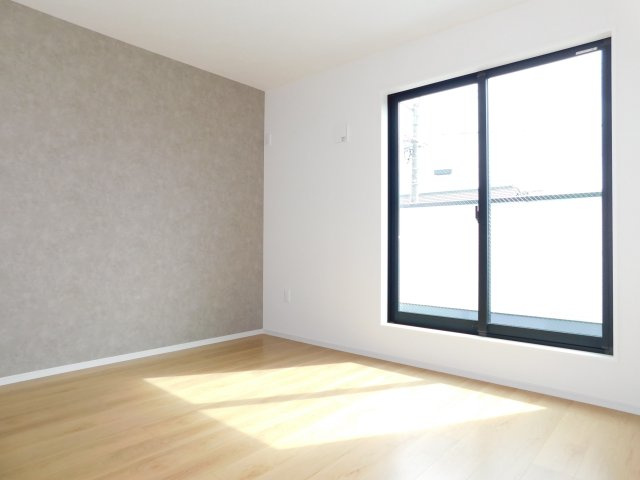 名古屋市瑞穂区中根町４丁目の新築一戸建の洋室|◇２階洋室◇　　南向きで明るい洋室７．２帖　ＷＩＣ完備！　バルコニー利用可♪