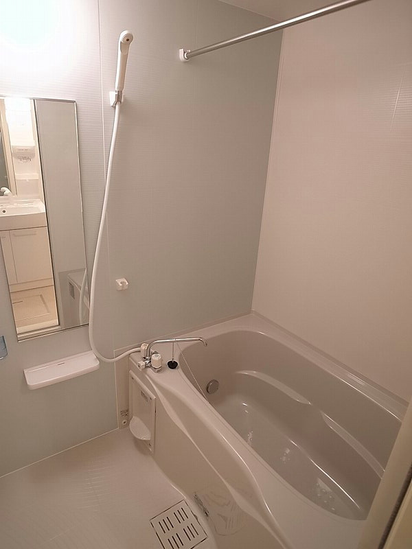 ロックガーデン森Ｃの浴室