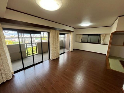 【居間・リビング】 | サンジュール・ステーション貝塚 | リビング