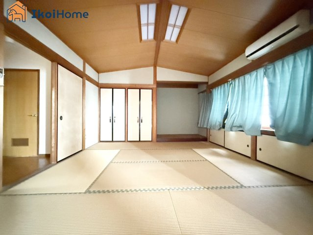 明石市港町　店舗付き中古戸建の内装|●年中無休：当日予約可●3階和室8帖です。押入・床の間完備しております。