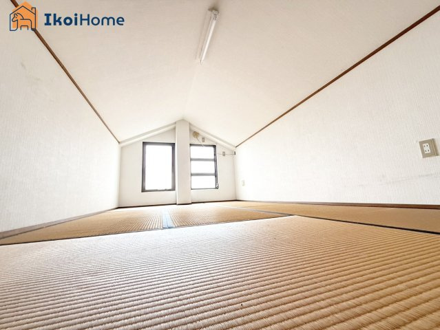 明石市港町　店舗付き中古戸建の収納|●年中無休：当日予約可●広々とした屋根裏収納スペースもございます。