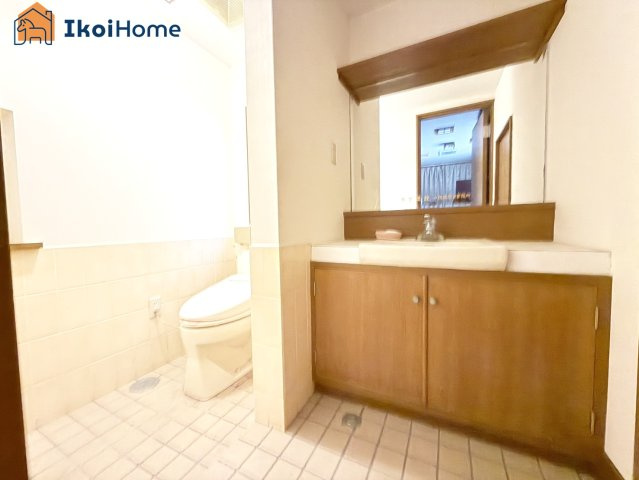 明石市港町　店舗付き中古戸建のその他|●年中無休：当日予約可●店舗スペースのトイレは広々ゆったり洗面スペース付きです