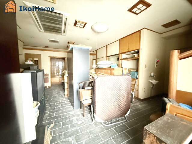 明石市港町　店舗付き中古戸建の居間・リビング|●年中無休：当日予約可●店舗スペースです。