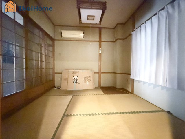 明石市港町　店舗付き中古戸建の子供部屋|●年中無休：当日予約可●1階4.5帖の和室です。従業員の控室などにも。