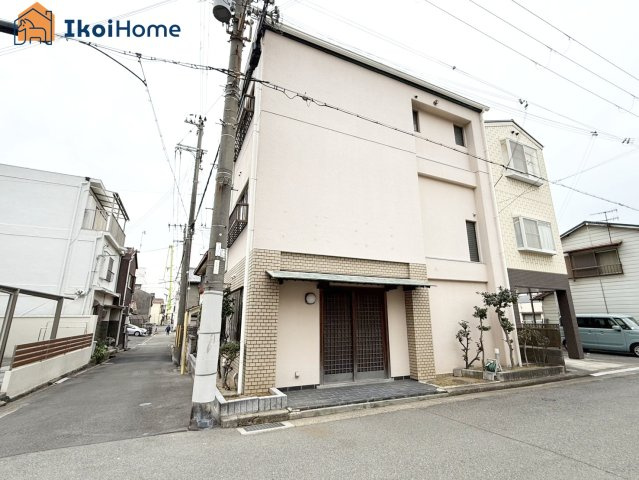 明石市港町　店舗付き中古戸建の駐車場|●年中無休：当日予約可●前面道路は幅員約5.6ｍ、交通量少な目で安心の住環境です。