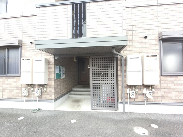 アベニール　Ⅱのエントランス|高崎、前橋、伊勢崎エリアのお部屋探しはエンドスケープまで！お客様の理想お聞かせ下さい♪