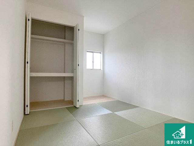 明石市大久保町谷八木　第6期　新築一戸建ての和室|一室あると便利な和室は客間としてだけでなく、小さなお子様のプレイルームや食後のくつろぎスペースとしてもご利用いただけます。収納もついていますので大活躍間違いなし！