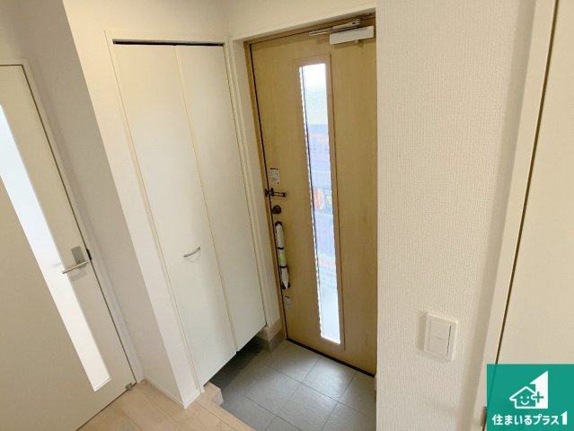 明石市大久保町谷八木　第6期　新築一戸建ての玄関|シューズボックスにはたくさんの靴が収納できるので玄関周りはいつもスッキリ！ご家族が増えても安心！