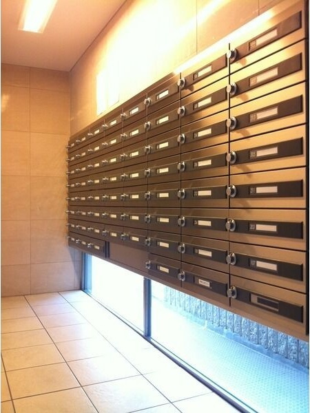 アーデン春岡のエントランス