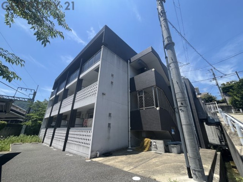 敷地内にバイク置き場もあります☆