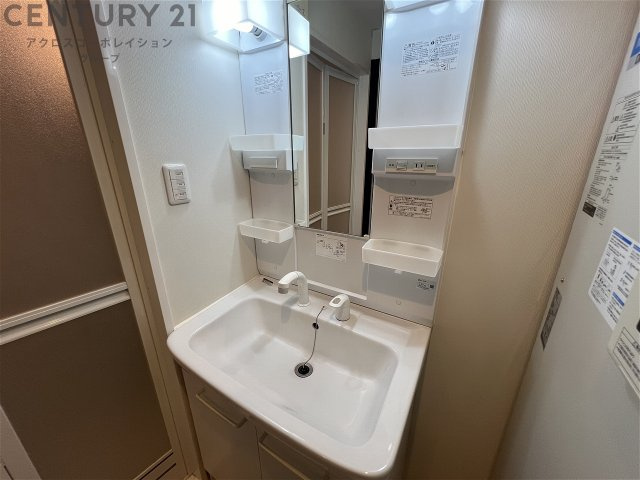 収納スペースのある洗面化粧台付き☆