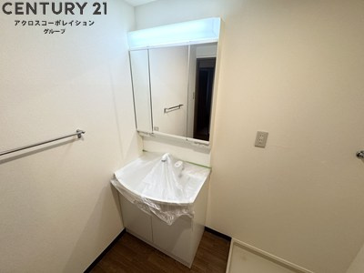 三面鏡付洗面化粧台です！
