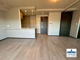 築浅！3方角住戸！ペット可！プレサンスロジェ栄パークサウスのダイニング|食事だけでなく、会話やくつろぎのひとときも彩ります。
リビングと緩やかにつながる開放的なダイニング