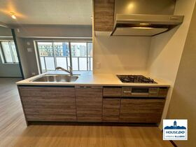 築浅！3方角住戸！ペット可！プレサンスロジェ栄パークサウスのキッチン|明るく広々とした対面式キッチン。
家族との会話を楽しみながら、料理も片付けもスムーズに