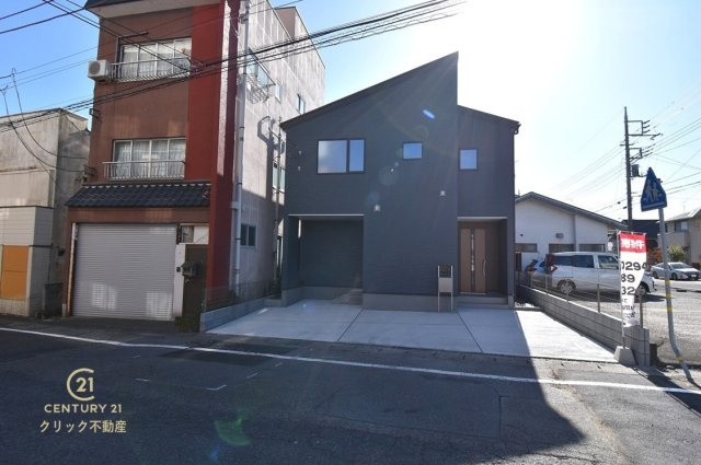 リーブルガーデン  日立市助川町　3期　限定1棟！の外観|日立駅車6分。助川小徒歩6分、助川中徒歩12分。
スーパー、郵便局など周辺施設充実で生活利便性◎
3台並列駐車可能です。