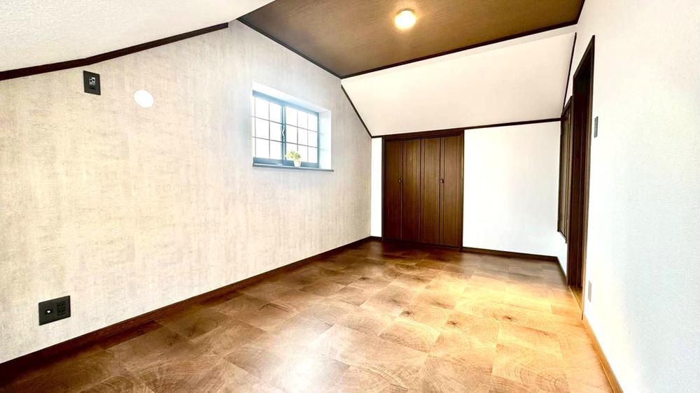 南野1丁目　中古一戸建ての内装|洋室7.5帖
■物件内覧・資金計画相談・住宅ローン相談、リフォーム相談、お問合せ受付中■
※当日・翌日のご内覧、ご相談はお電話でのお問合せがスムーズです！