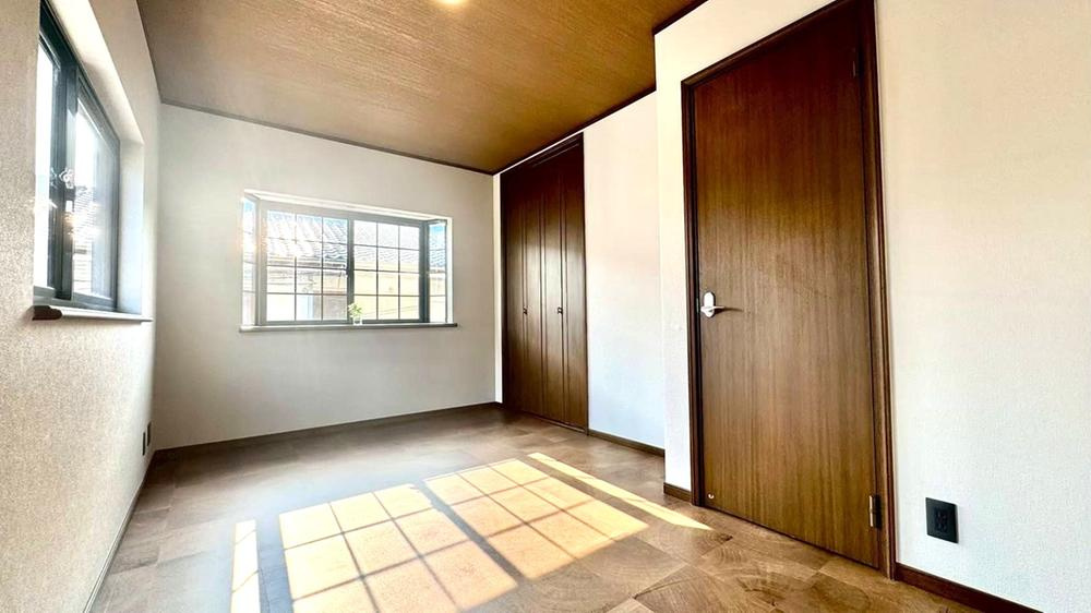 南野1丁目　中古一戸建ての内装|洋室7.0帖
■物件内覧・資金計画相談・住宅ローン相談、リフォーム相談、お問合せ受付中■
※当日・翌日のご内覧、ご相談はお電話でのお問合せがスムーズです！