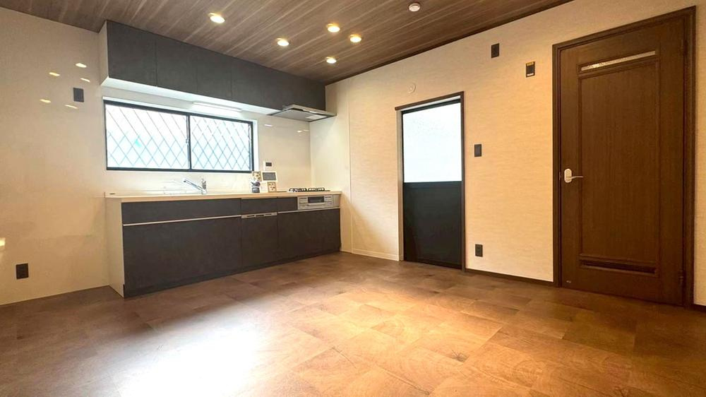 南野1丁目　中古一戸建てのキッチン|システムキッチン
■物件内覧・資金計画相談・住宅ローン相談、リフォーム相談、お問合せ受付中■
※当日・翌日のご内覧、ご相談はお電話でのお問合せがスムーズです！