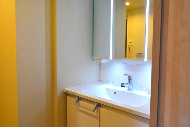 昭島市美堀町５丁目の中古マンションの独立洗面台
