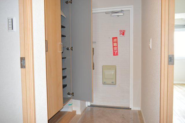 昭島市美堀町５丁目の中古マンションの玄関