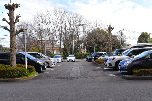 昭島市美堀町５丁目の中古マンションの駐車場