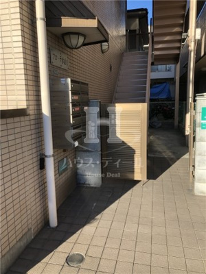 【エントランス】 | フローラ水山 | 清潔なエントランスです