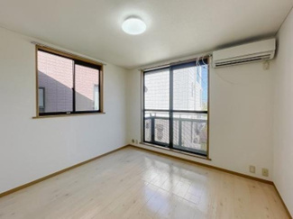 【寝室】 | 広くて明るい寝室