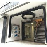 福井ビルのエントランス