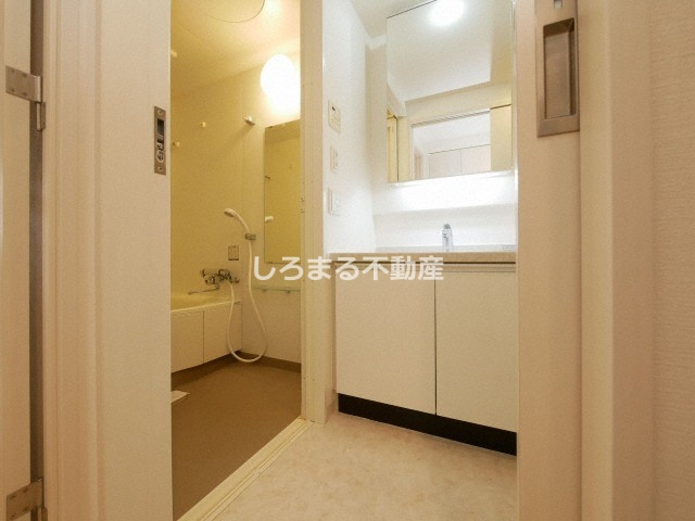 クロスレジデンス大阪新町の洗面所