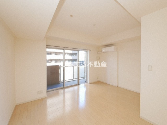 クロスレジデンス大阪新町の居間・リビング