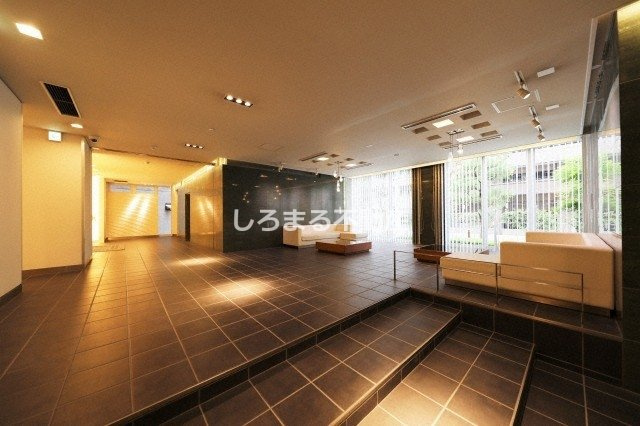 クロスレジデンス大阪新町のロビー