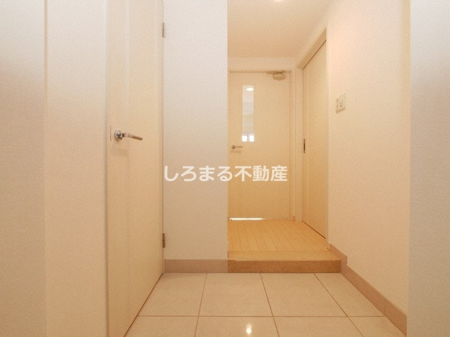 クロスレジデンス大阪新町の玄関