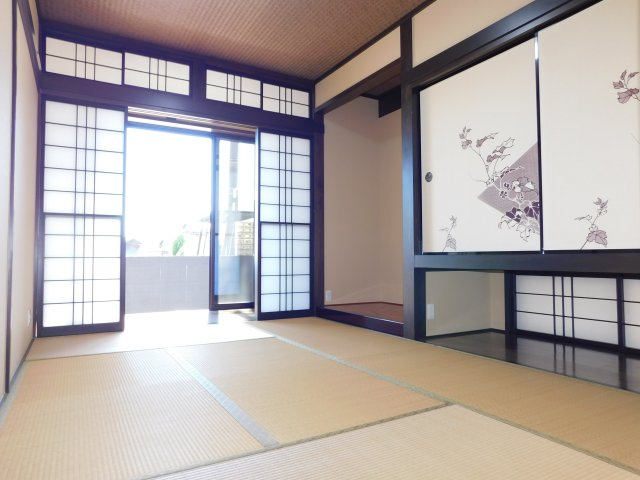 清須市春日上須ケ田の中古一戸建の和室|◇和室◇　　明るい和室約６．０帖　押入・床の間
