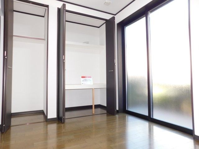 清須市春日上須ケ田の中古一戸建の洋室|◇１階洋室◇　　明るい和室約４．０帖　収納２ヶ所完備！　