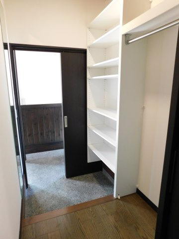 清須市春日上須ケ田の中古一戸建の収納|◇シューズストレージ◇　　　可動棚とハンガーラック付き！　洋服やアウトドア用品なども収納できます♪　　