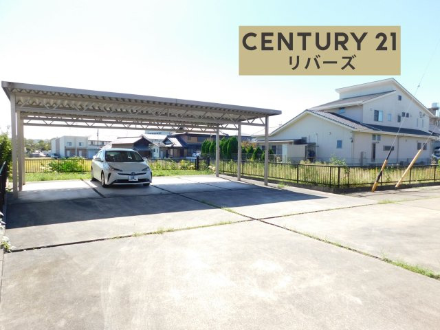 清須市春日上須ケ田の中古一戸建の駐車場|◇駐車スペース◇　　駐車１０台以上可能！　カーポート付き！