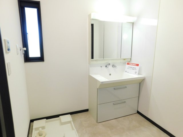 清須市春日上須ケ田の中古一戸建の独立洗面台|◇洗面室◇　　シャワー洗面化粧台　（２０２５年９月クリーニング済）