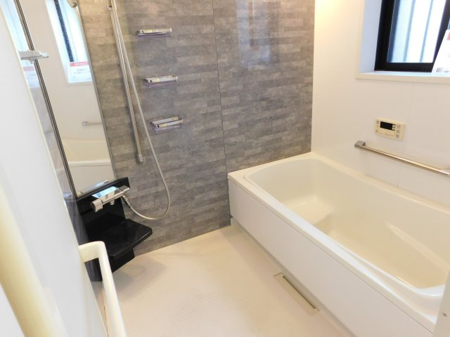 清須市春日上須ケ田の中古一戸建の浴室|◇浴室◇　　浴室暖房・浴室乾燥機　（２０２５年９月クリーニング済）